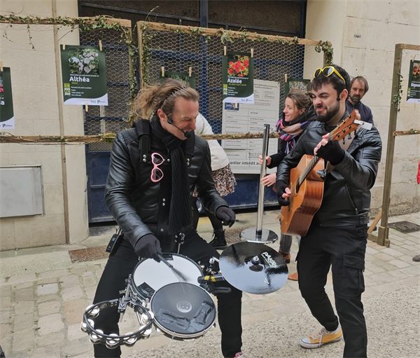 Les Sympatifs en spectacle déambulatoire